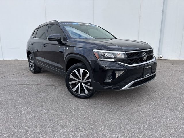 Certified 2022 Volkswagen Taos SE with VIN 3VVWX7B22NM043239 for sale in Kansas City