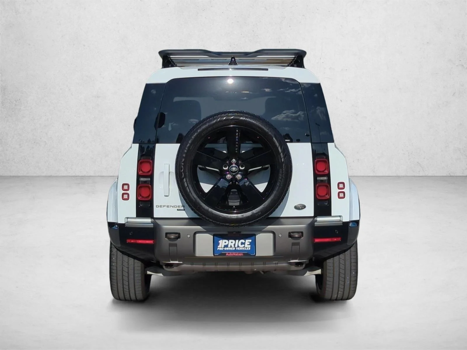 Used 2022 Yulong White Metallic Land Rover X-Dynamic SE image 7