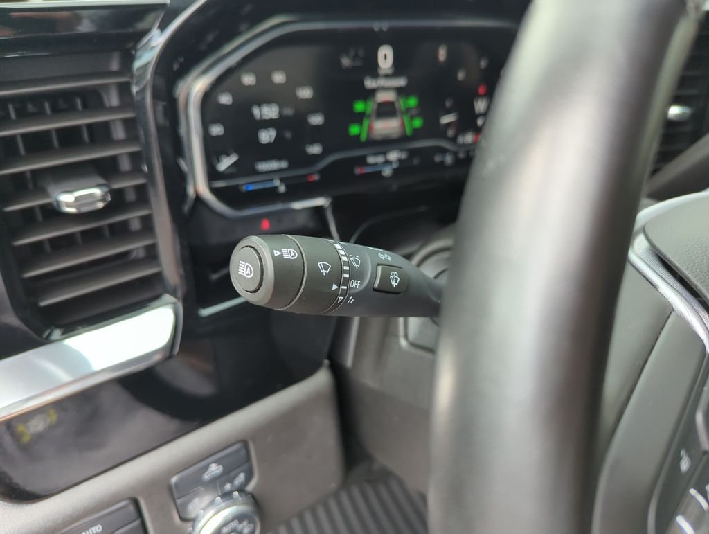 Used 2025 White GMC Elevation image 20
