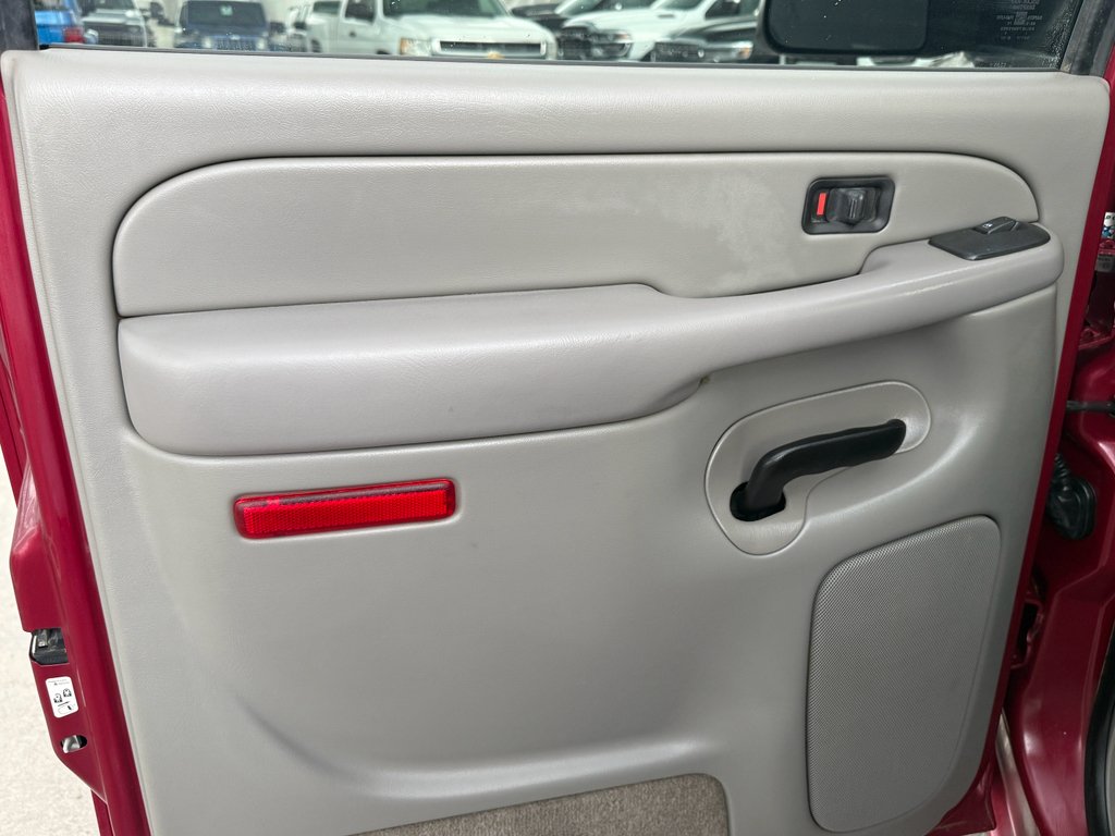 Used 2005 Maroon GMC SLT image 14
