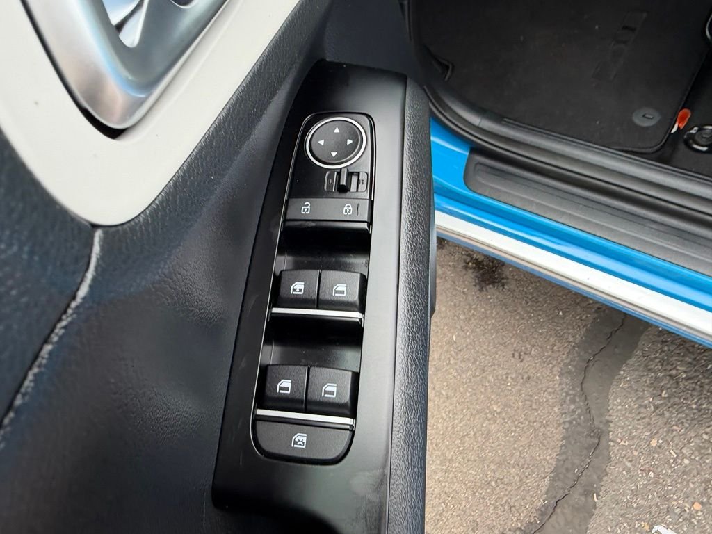 Used 2023 Surf Blue w/Black Roof Kia GT-Line image 12