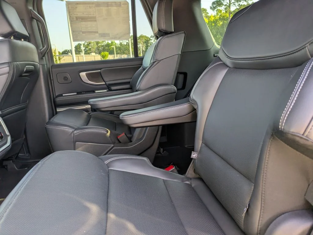 2025 Ford Expedition Platinum - Photo 16