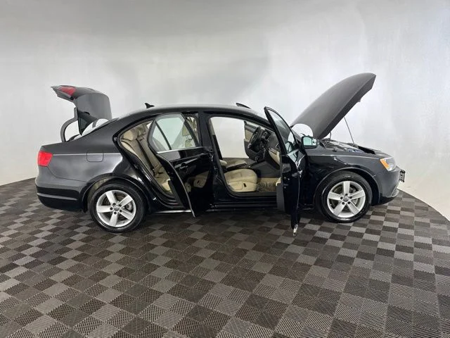 Used 2014  Volkswagen 2.0L TDI image 16