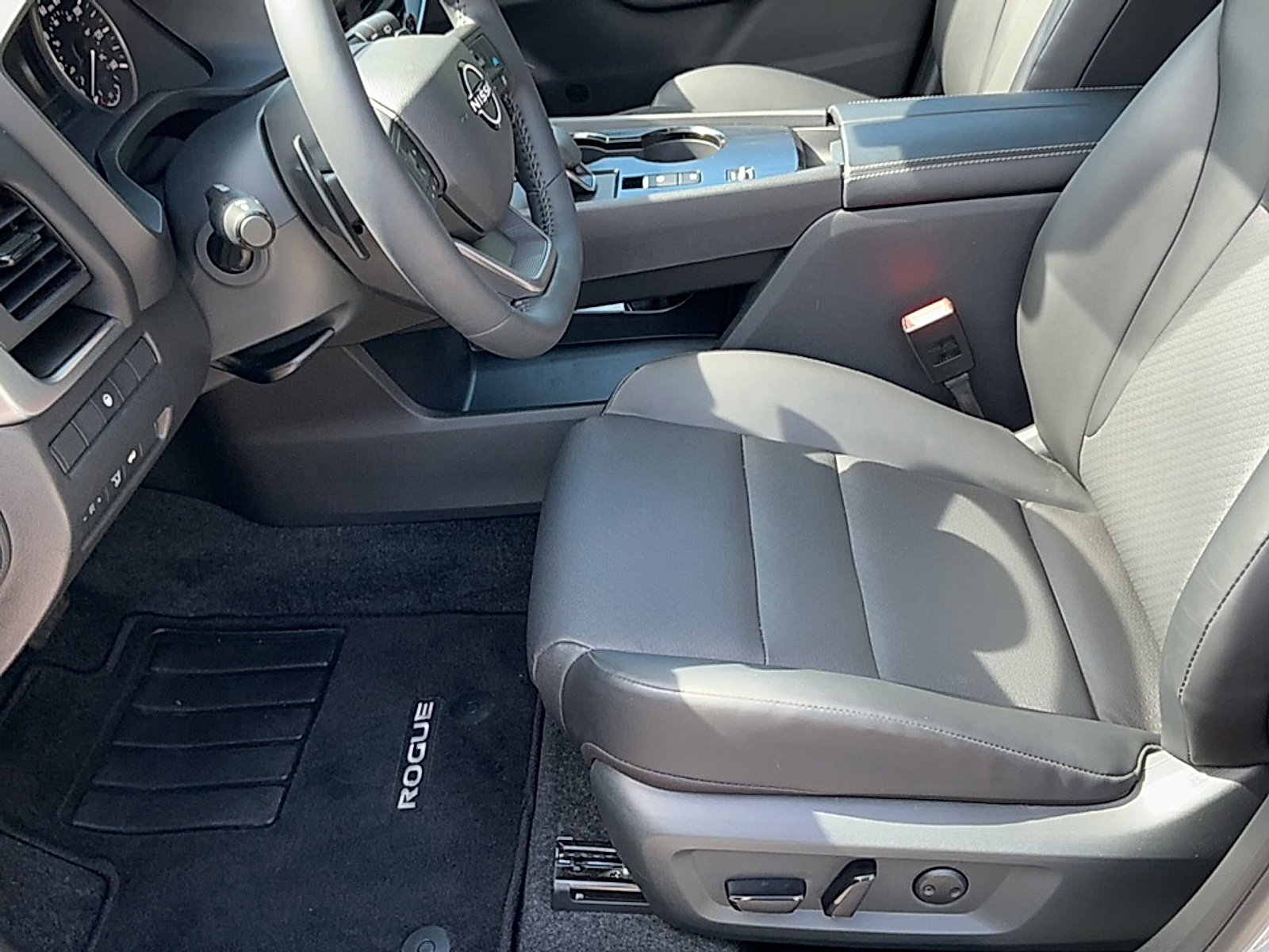 Used 2026 Boulder Gray Pearl Nissan Dark Armor image 14