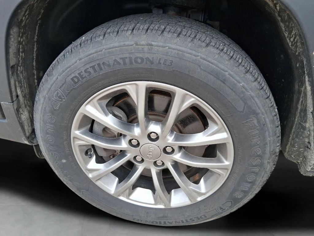 Used 2019 Black Jeep Latitude Plus image 10