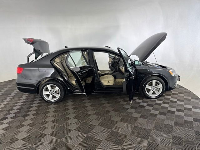 Used 2014  Volkswagen 2.0L TDI image 16