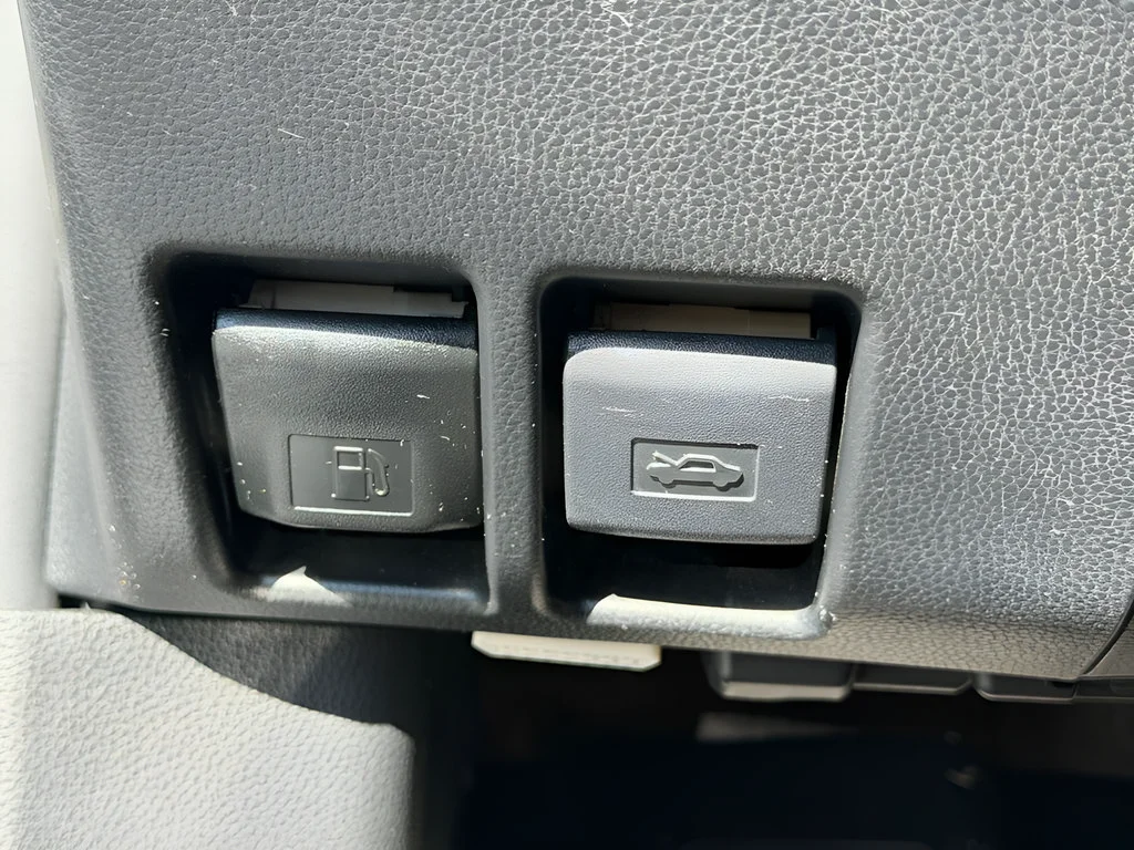 2024 Toyota RAV4 LE - Photo 13