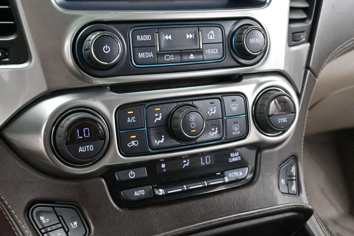 Used 2018 Summit White Chevrolet Premier image 24