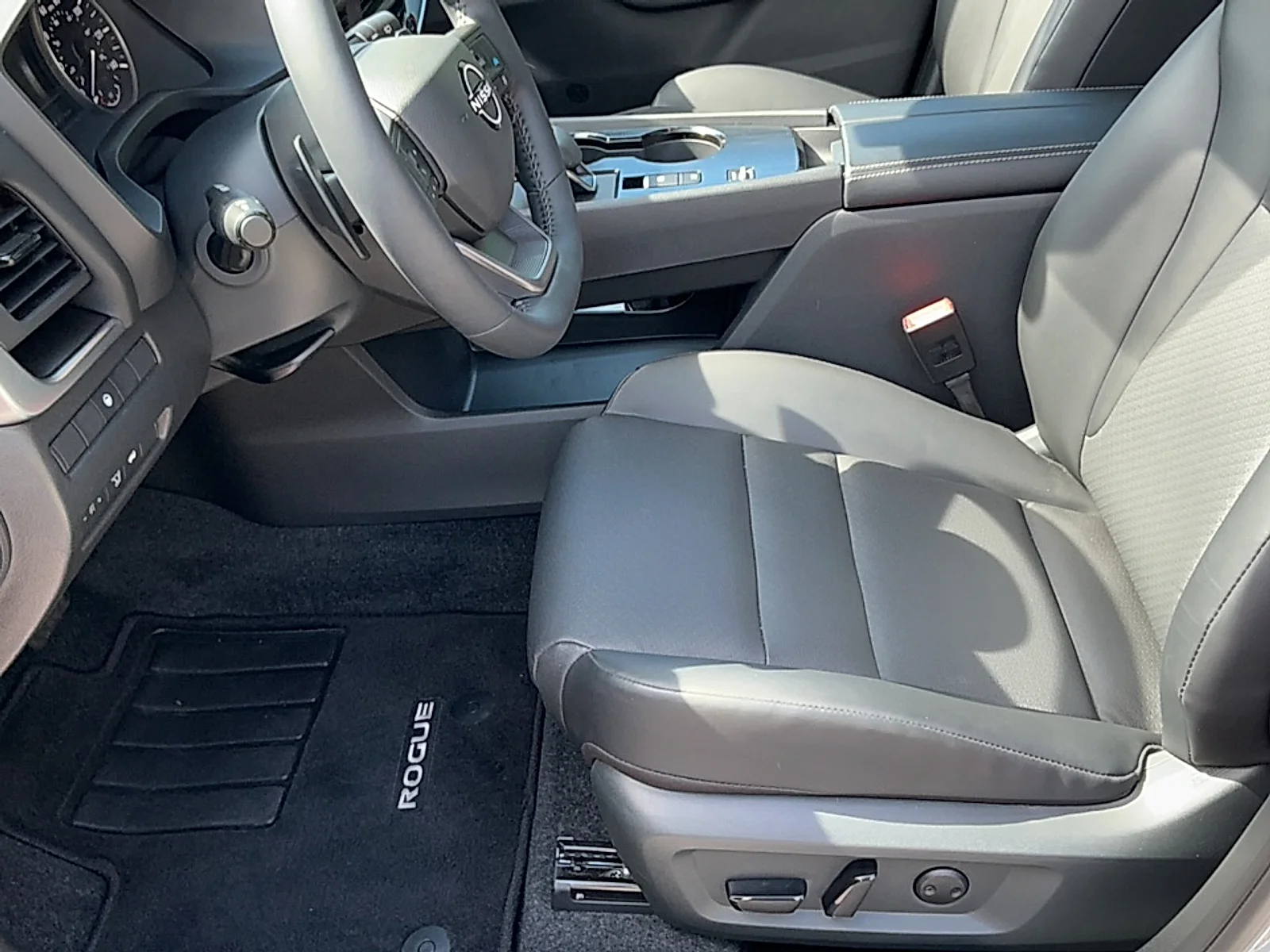Used 2026 Boulder Gray Pearl Nissan Dark Armor image 14