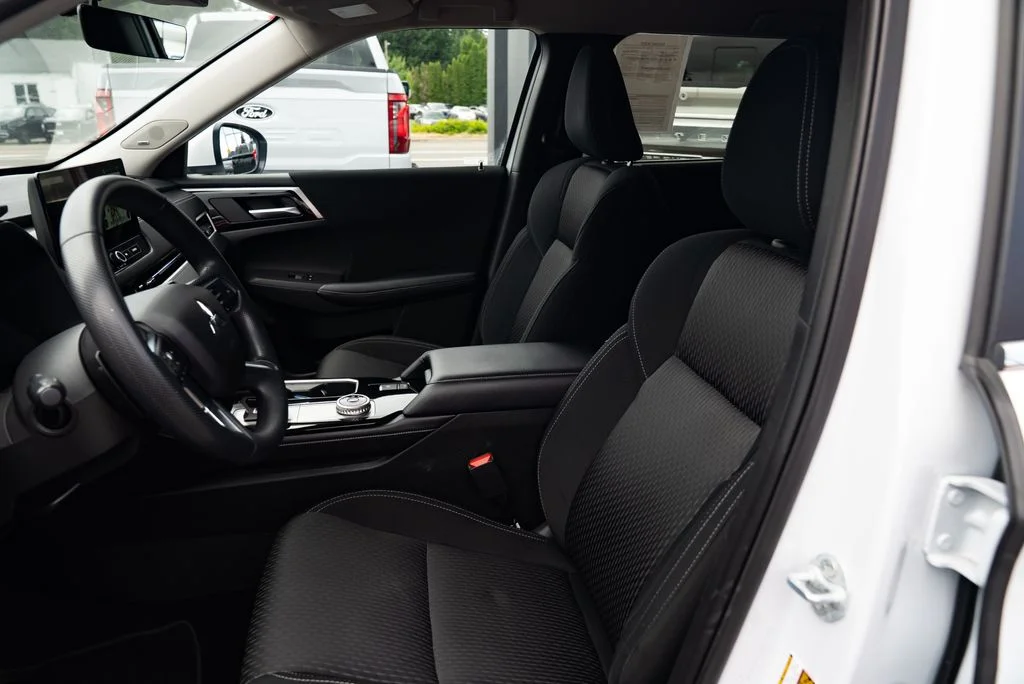 Used 2025 White Mitsubishi ES image 17