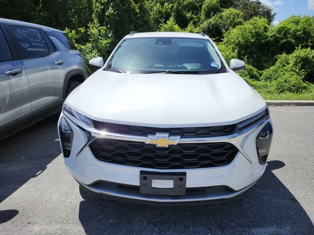 Used 2025 White Chevrolet LT image 9