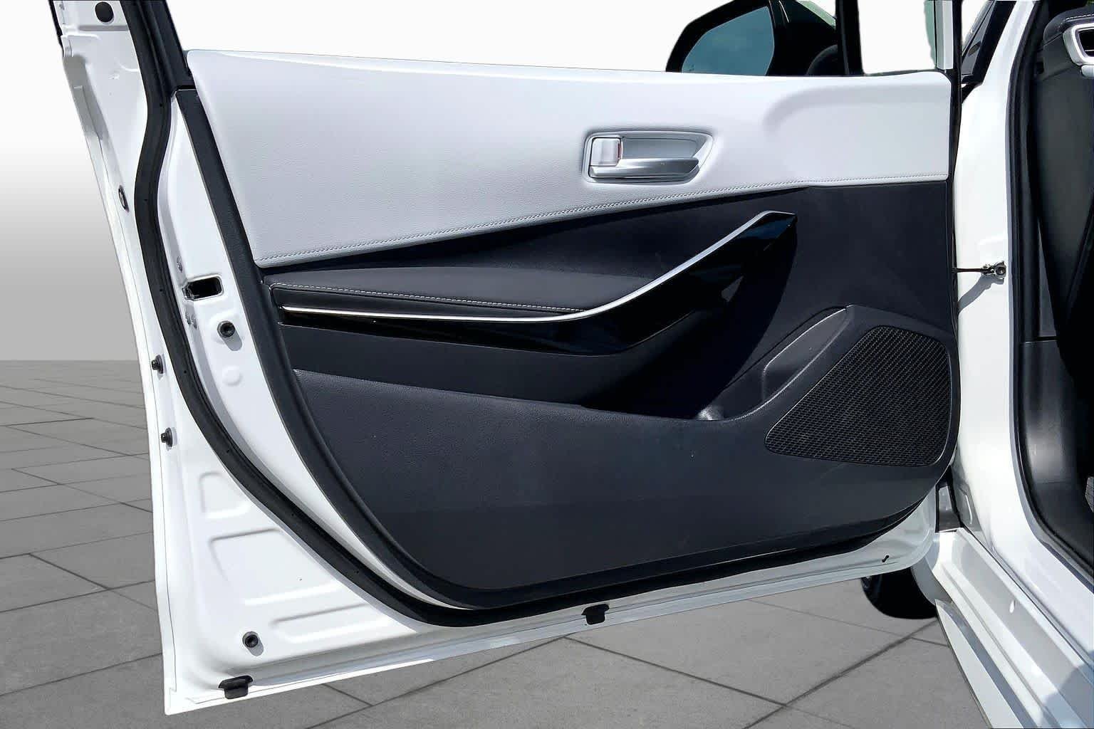 Used 2024 Wind Chill Pearl Toyota XSE image 21