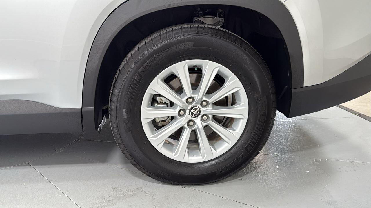 Used 2024 Silver Toyota XLE image 23