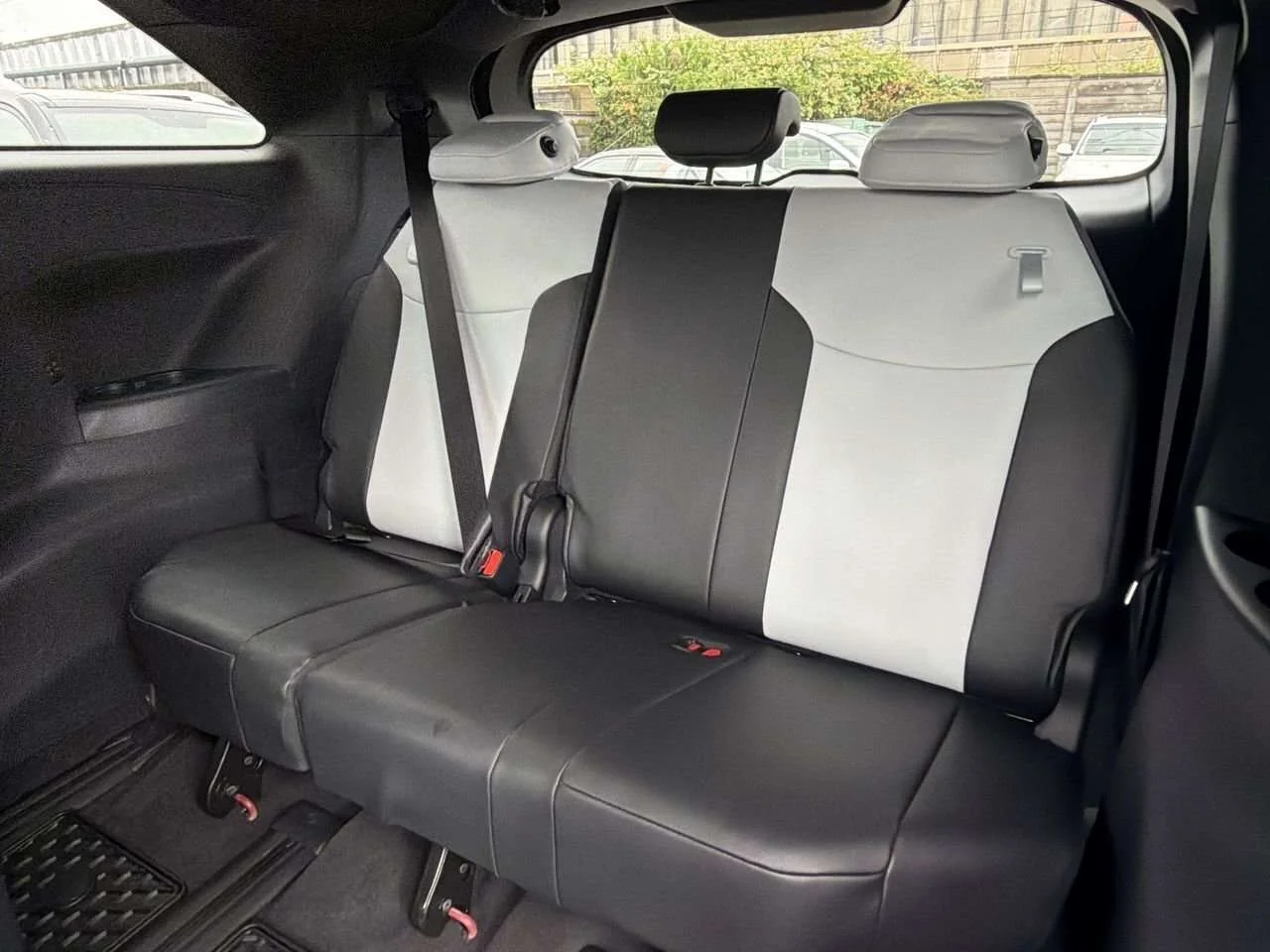 Used 2025  Toyota Sienna XSE AWD 7-Pass Dilawri Certified image 31