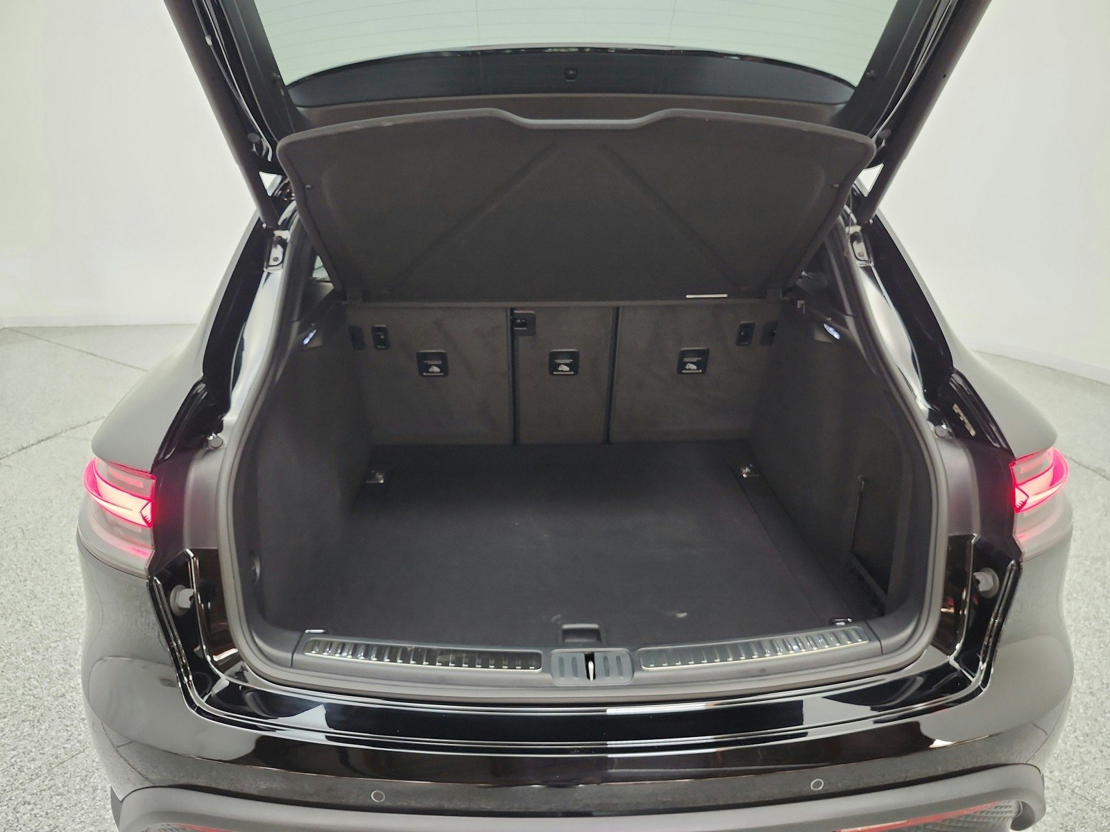 Used 2023 Black Porsche AWD image 21