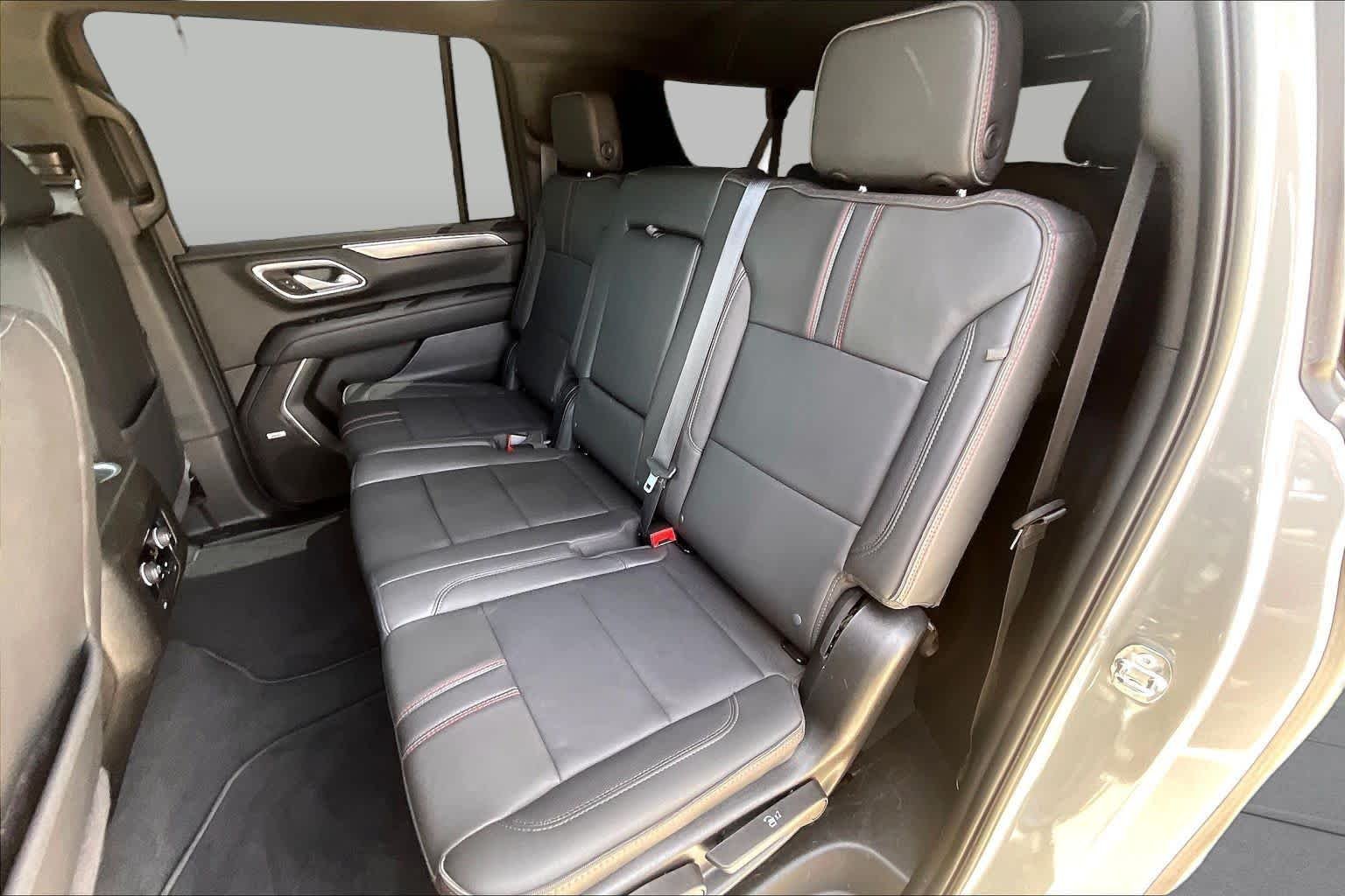 2024 Chevrolet Suburban RST - Photo 20