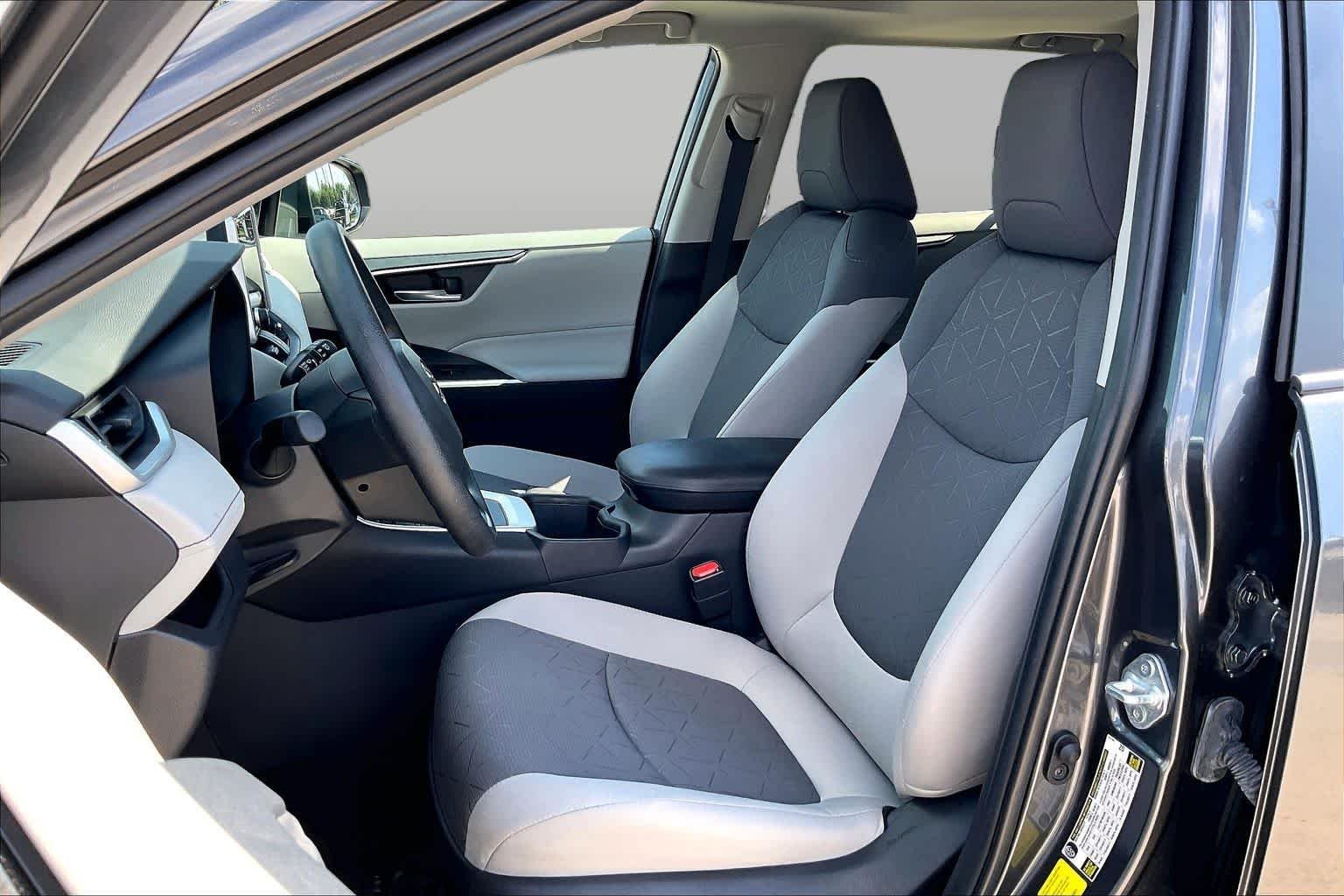 2023 Toyota RAV4 XLE - Photo 8
