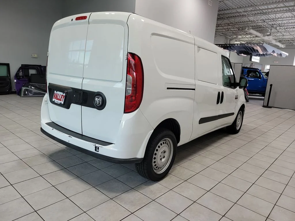 Used 2022 White Ram Base image 9