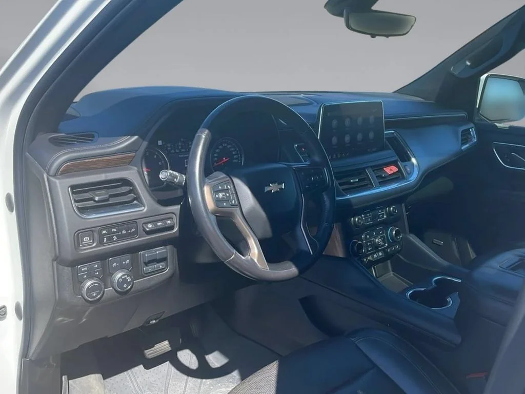 Used 2021 Iridescent Pearl Tricoat Chevrolet High Country image 16