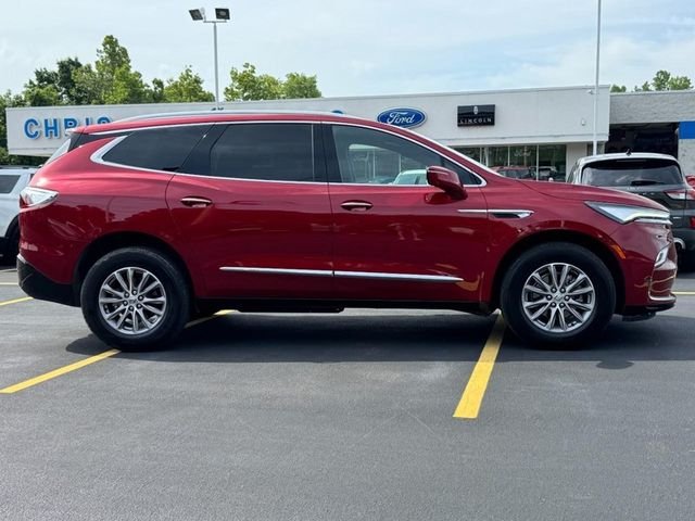 2023 Buick Enclave Essence's photo
