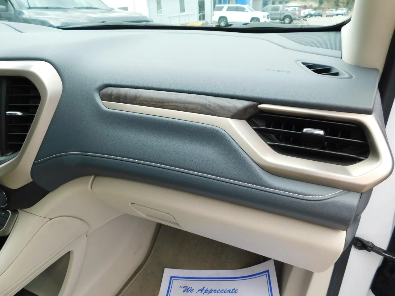 Used 2022 White GMC FWD 4DR DENALI image 23
