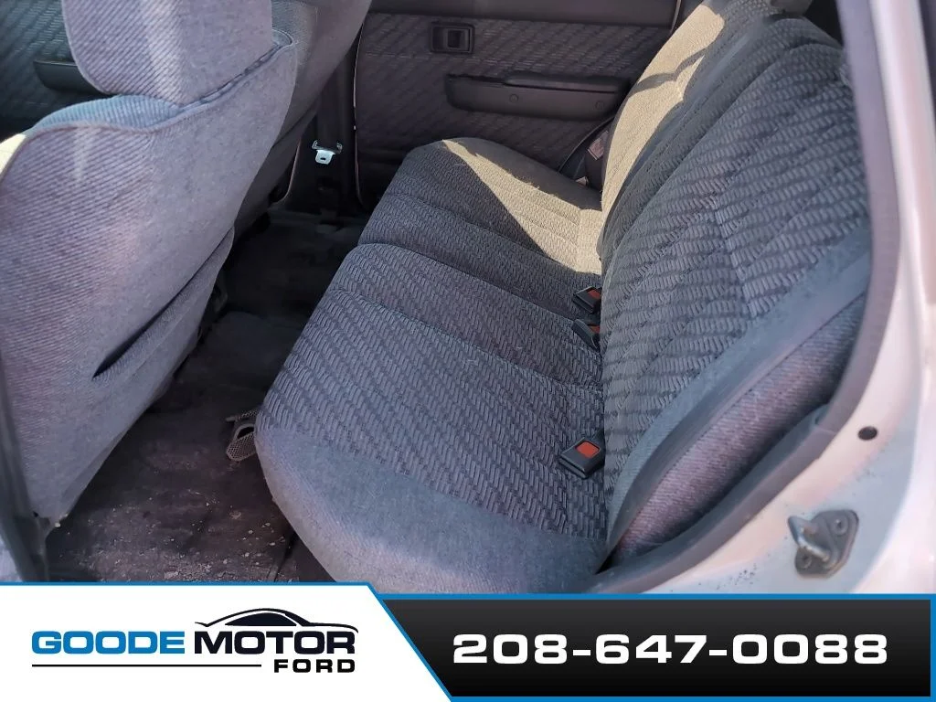 Used 1995  Toyota SR5 image 4