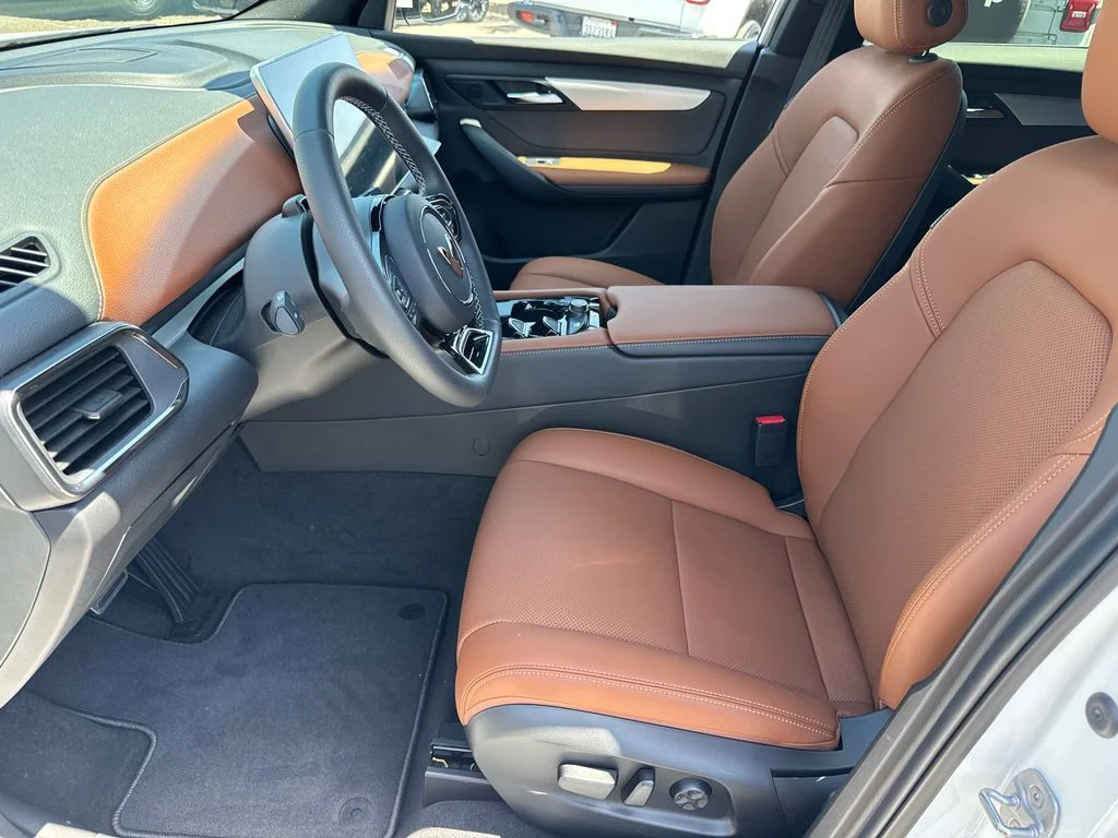 2025 VinFast VF 8 Plus - Photo 26