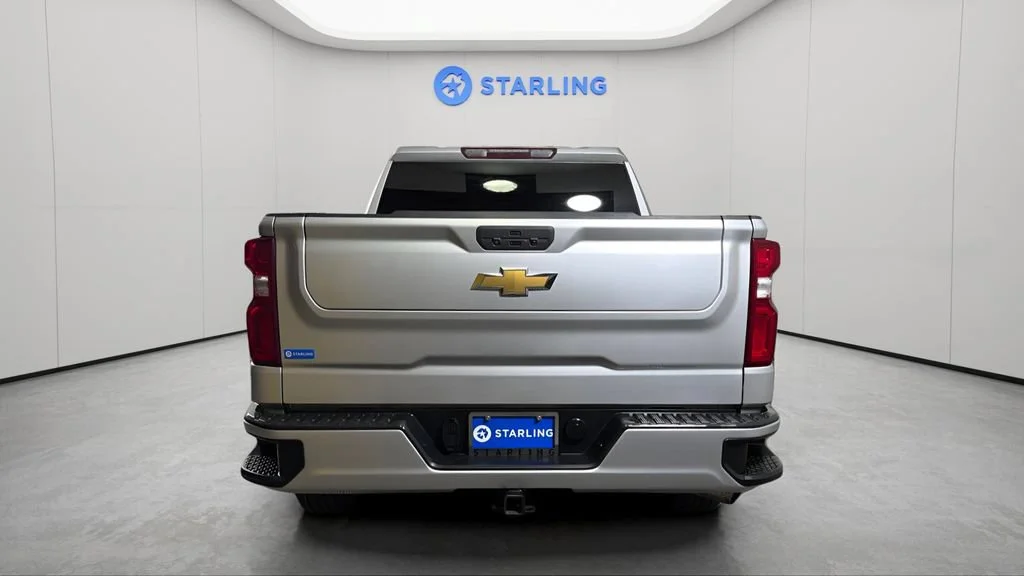 Used 2022 Silver Ice Metallic Chevrolet Custom image 8