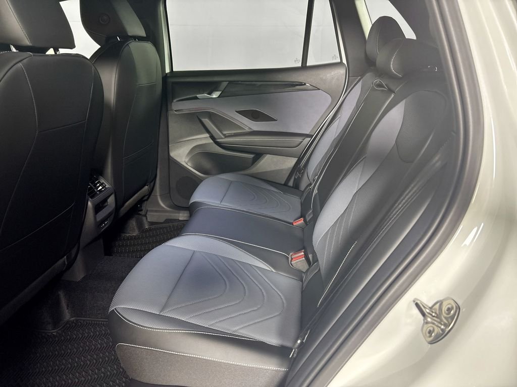 New 2025 Opal White Pearl Volkswagen 2.0T SE R-Line Black image 20