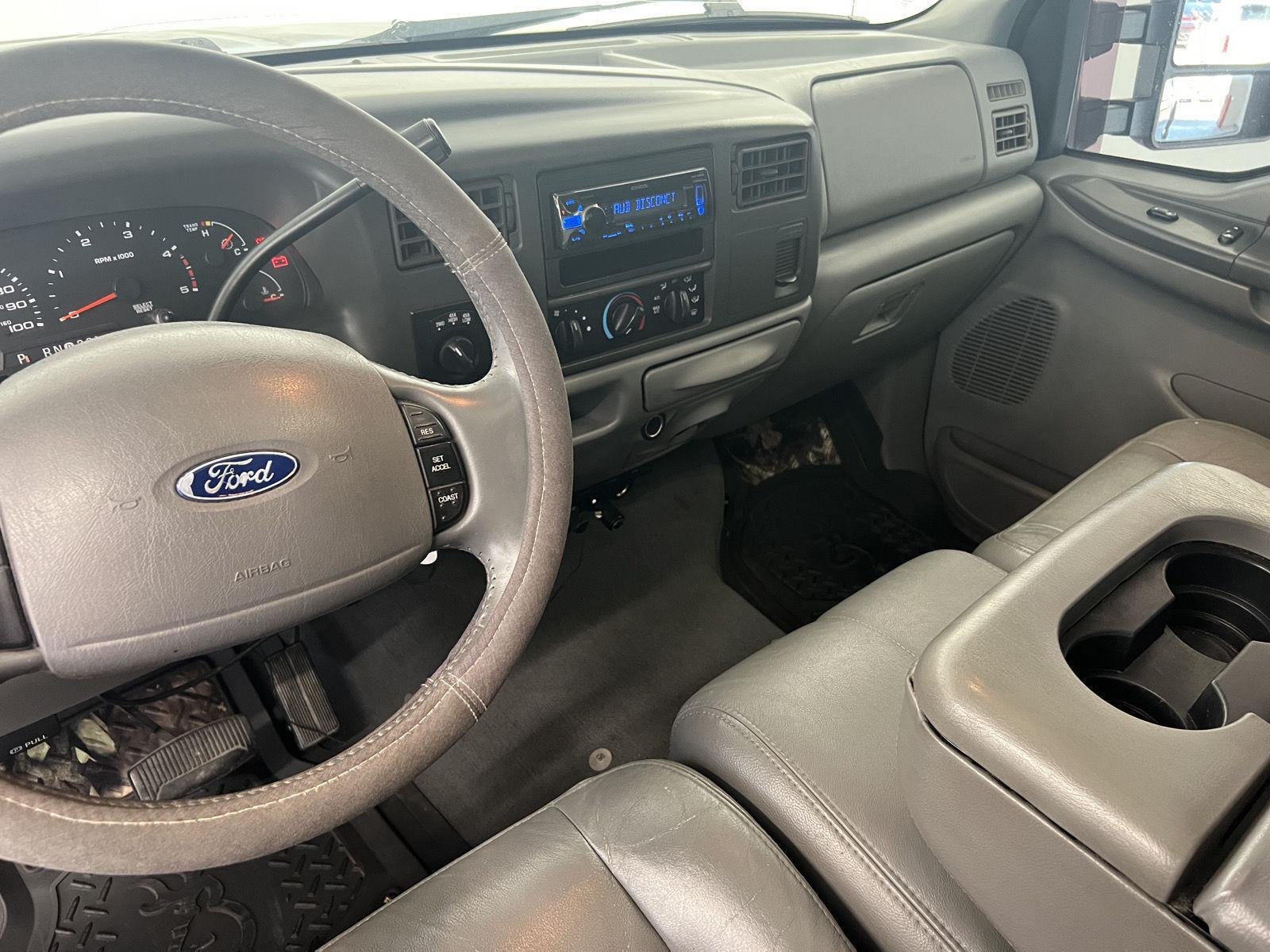 Used 2004 Gray Ford XL image 19