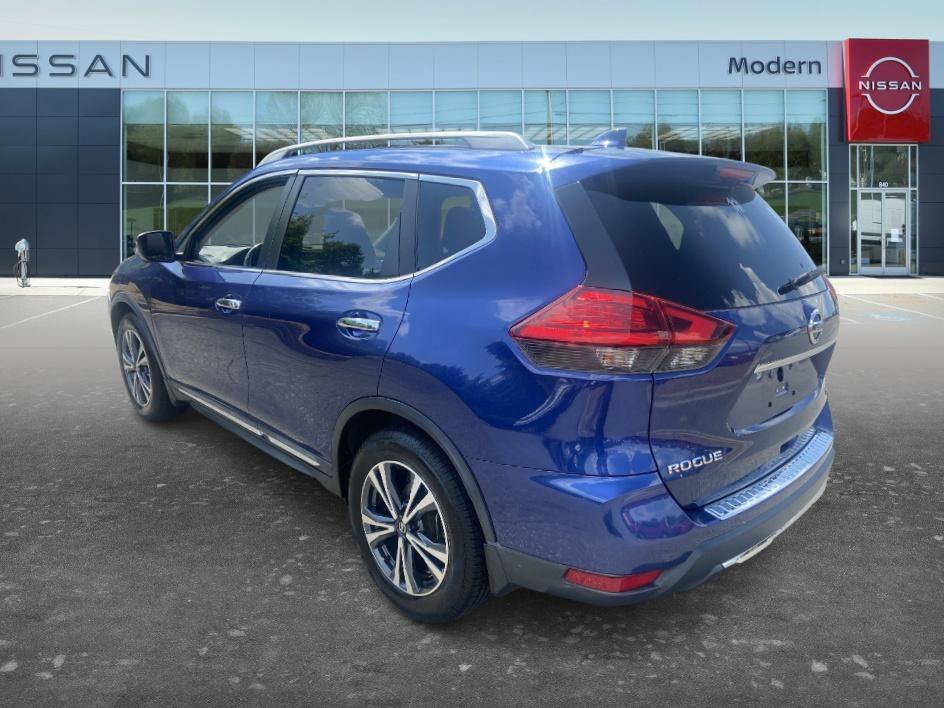 Used 2017 Caspian Blue Nissan SL image 6