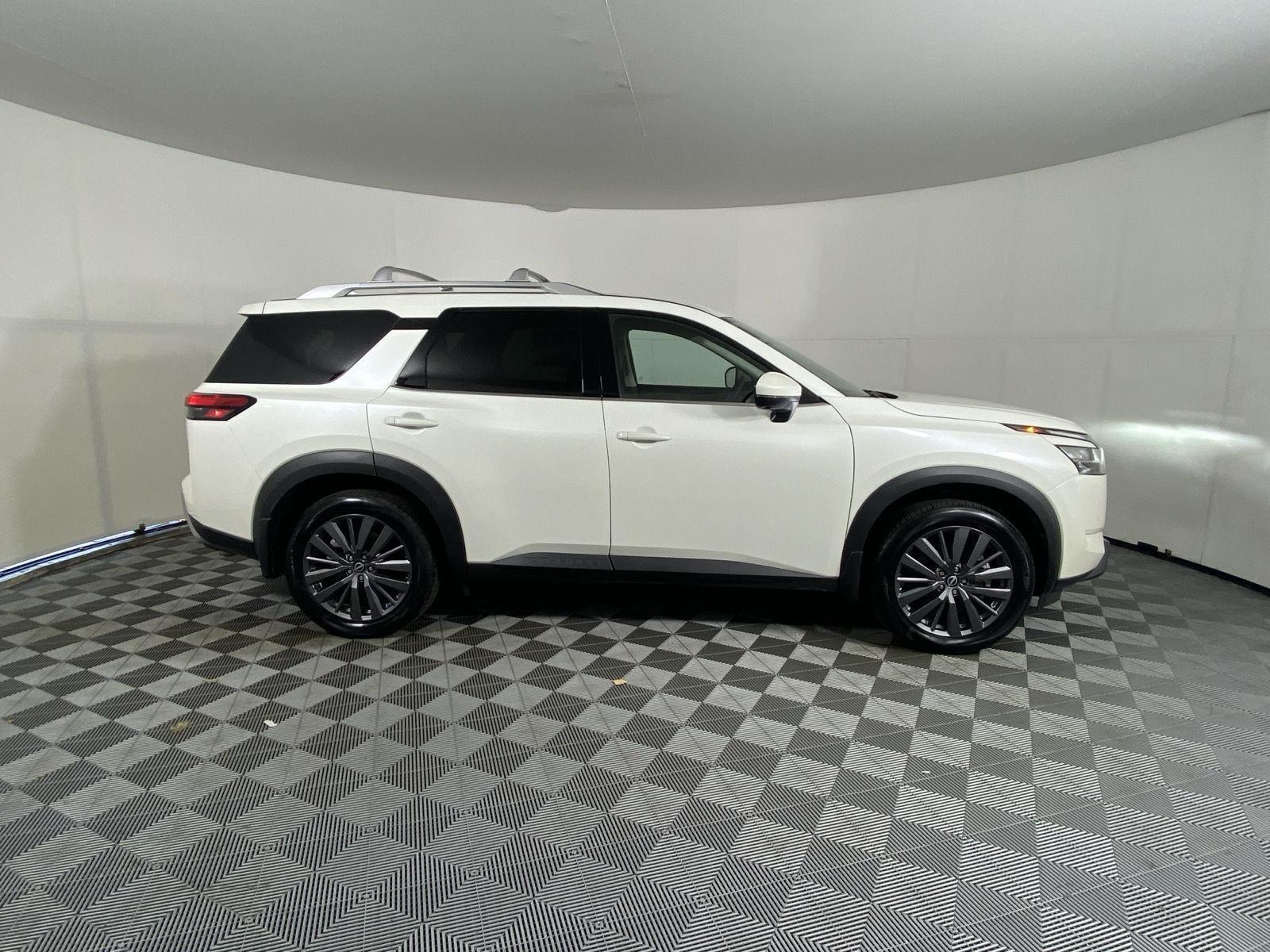 Certified Used 2024 Pearl White Tricoat Nissan SL image 10