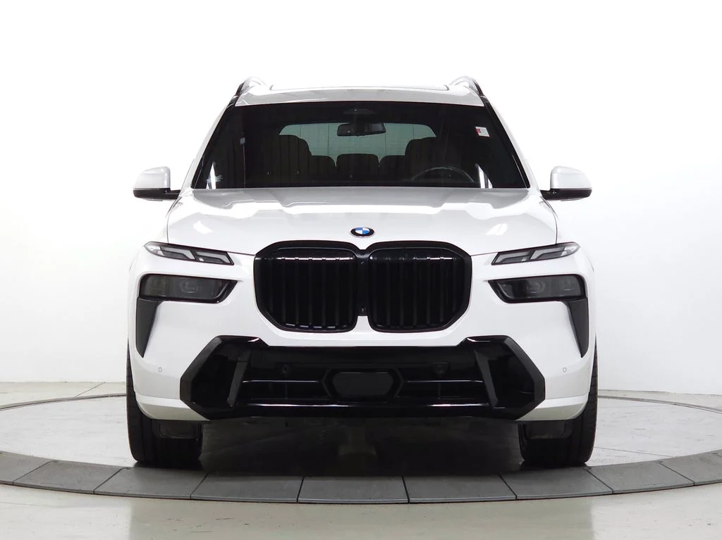 Used 2025 White BMW xDrive40i image 12