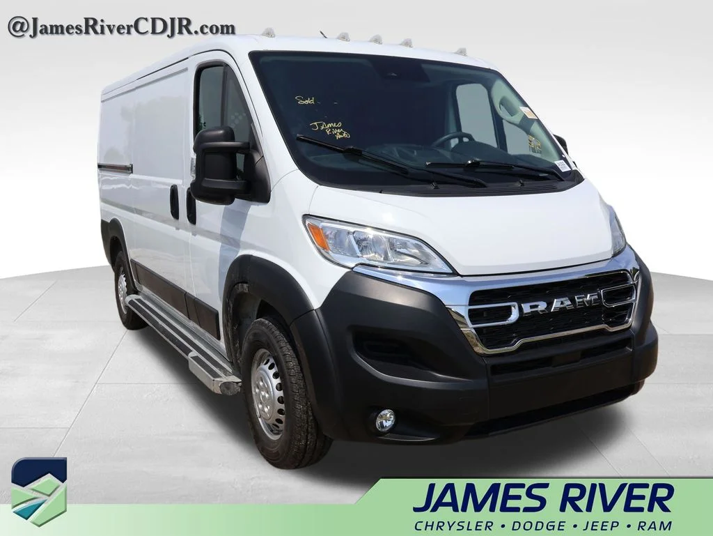 Used 2025 White Ram Base image 10
