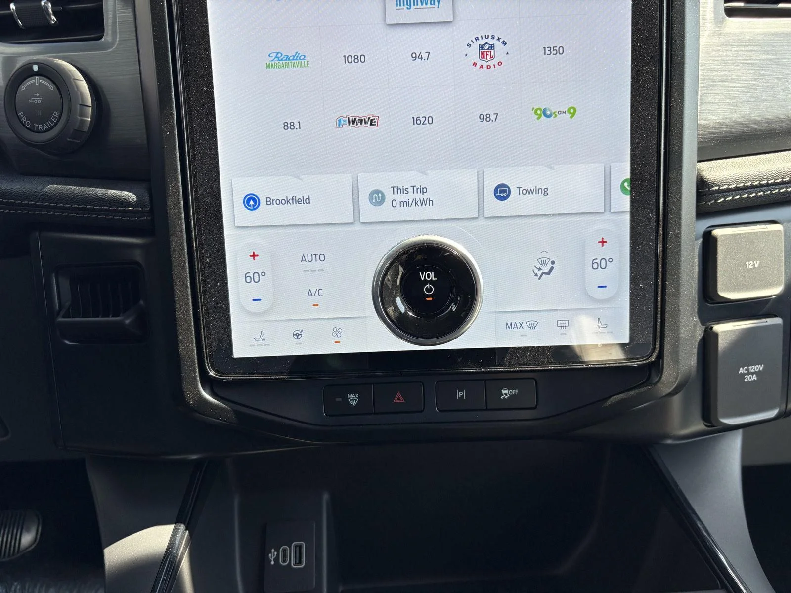 2025 Ford F-150 Lightning Flash - Photo 19