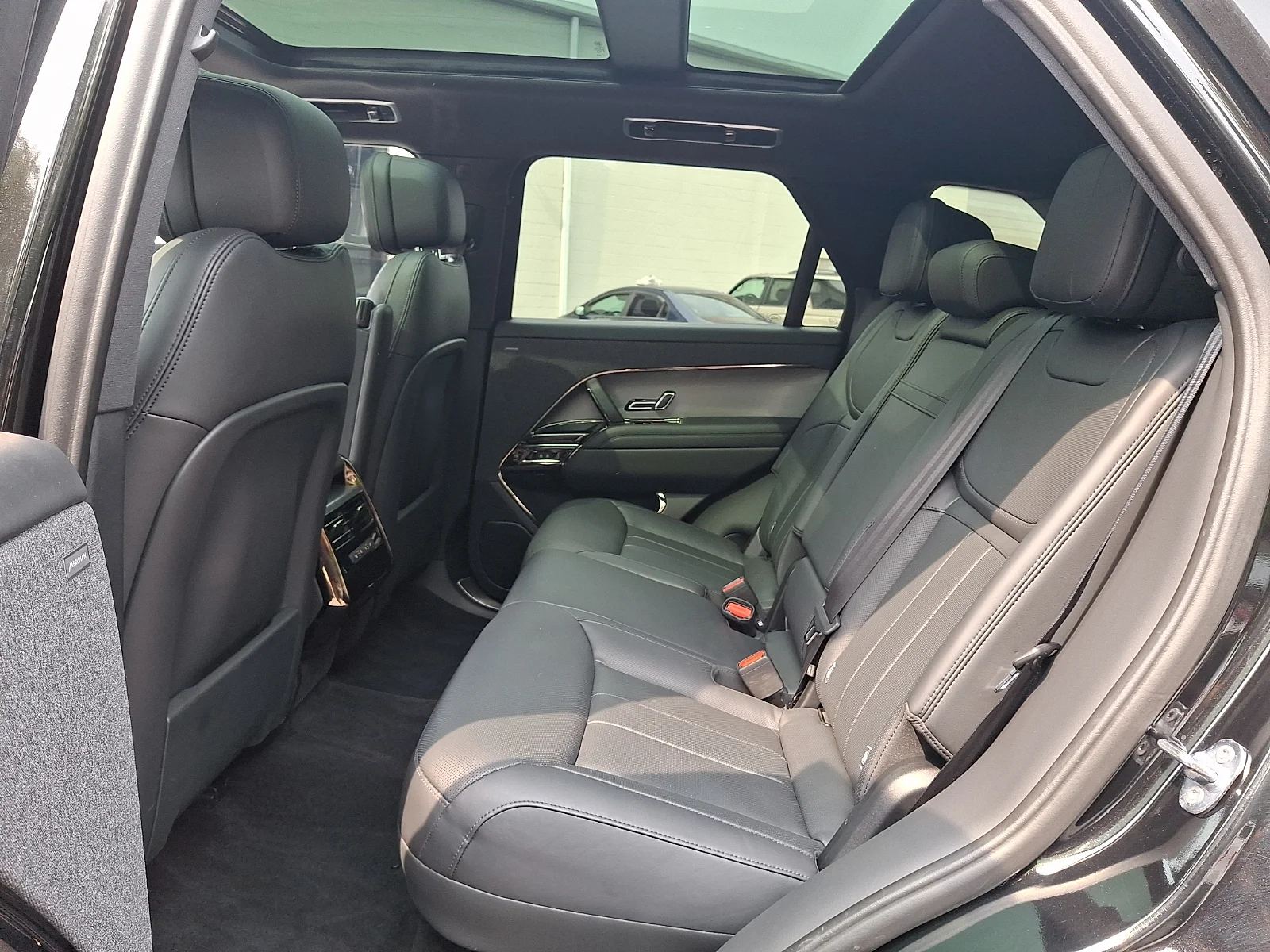 Certified Used 2023 Santorini Black Metallic - 1AG Land Rover SE image 5