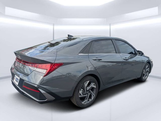Used 2024 Gray Hyundai SEL image 3