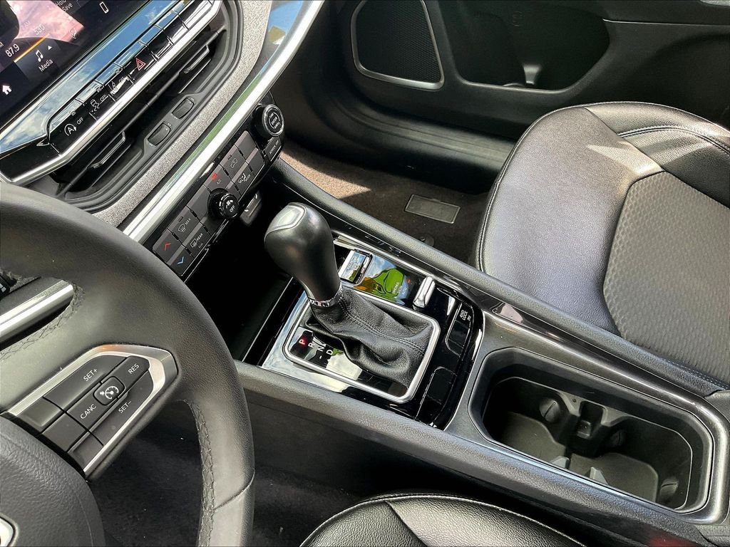 Used 2024 Black Jeep Latitude image 18