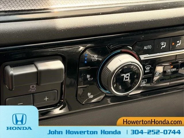 Used 2024 Gray Chevrolet ZR2 image 22