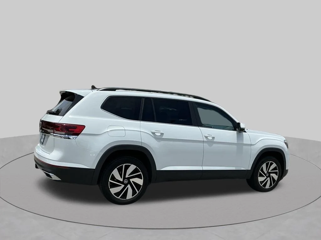 Used 2024  Volkswagen 2.0T SE w/Technology image 12