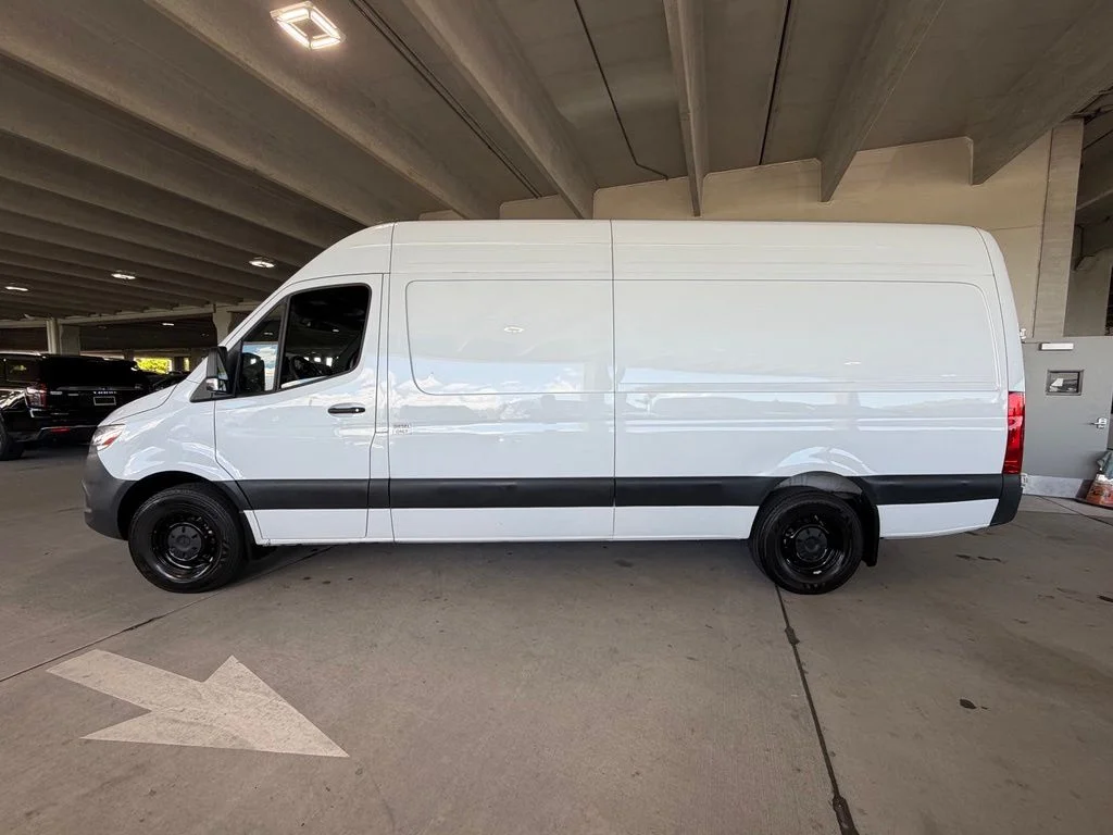 Used 2025 White Mercedes-Benz Cargo 170 WB image 3