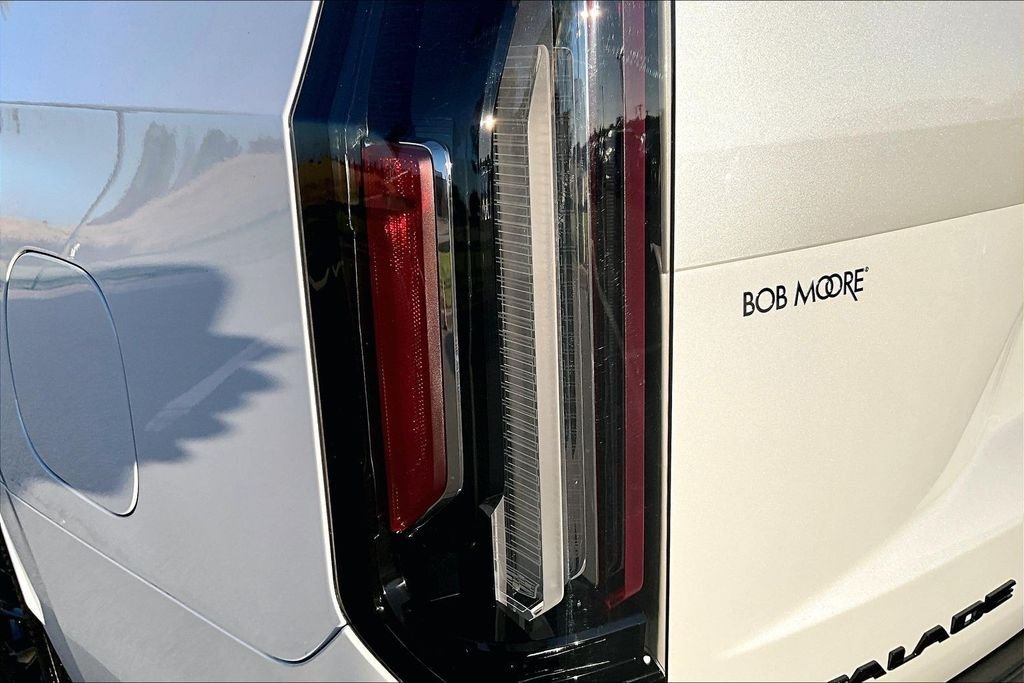Used 2023 White Cadillac Sport Platinum image 33