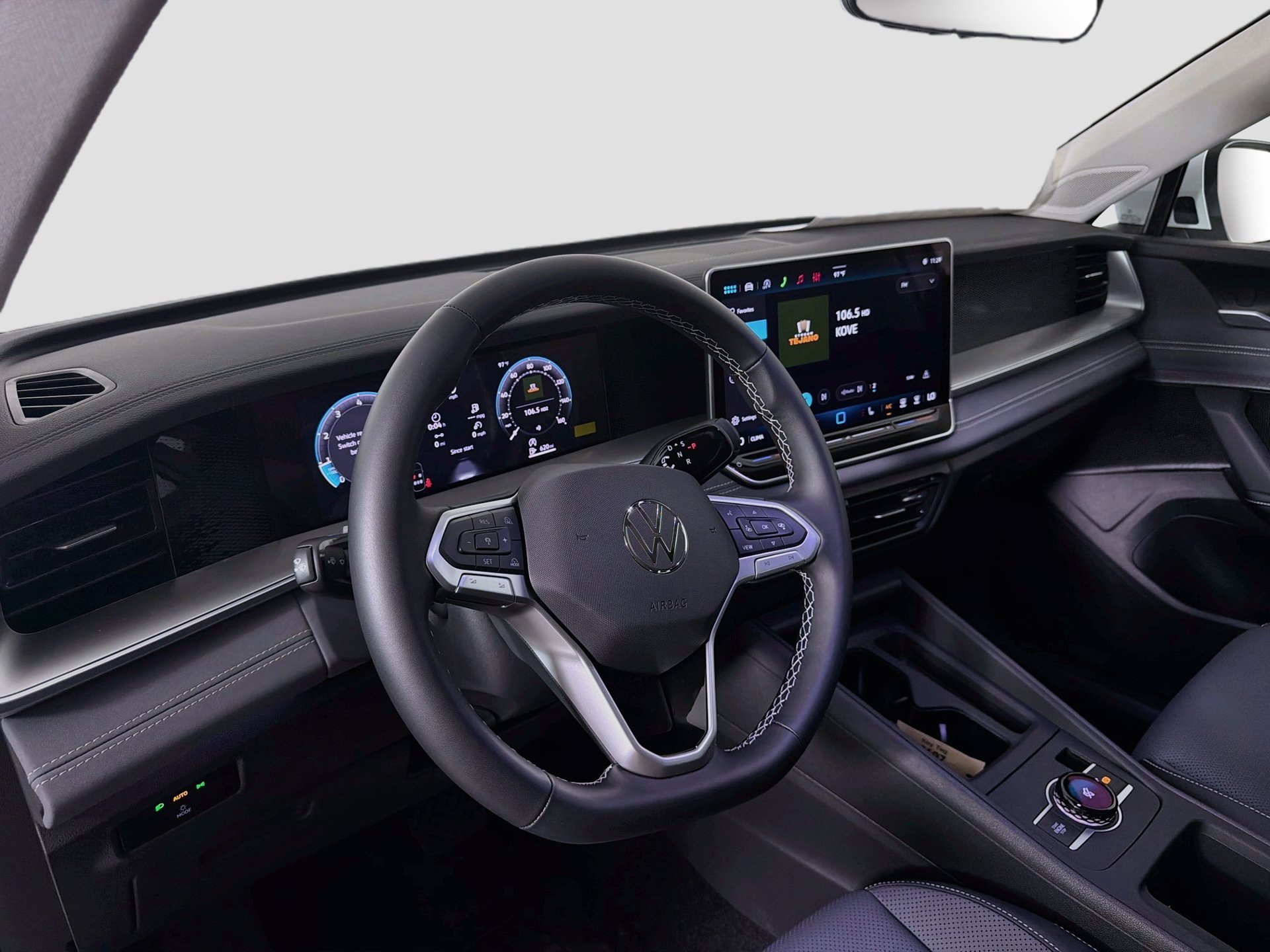 New 2026 White/off-white Volkswagen SE image 9
