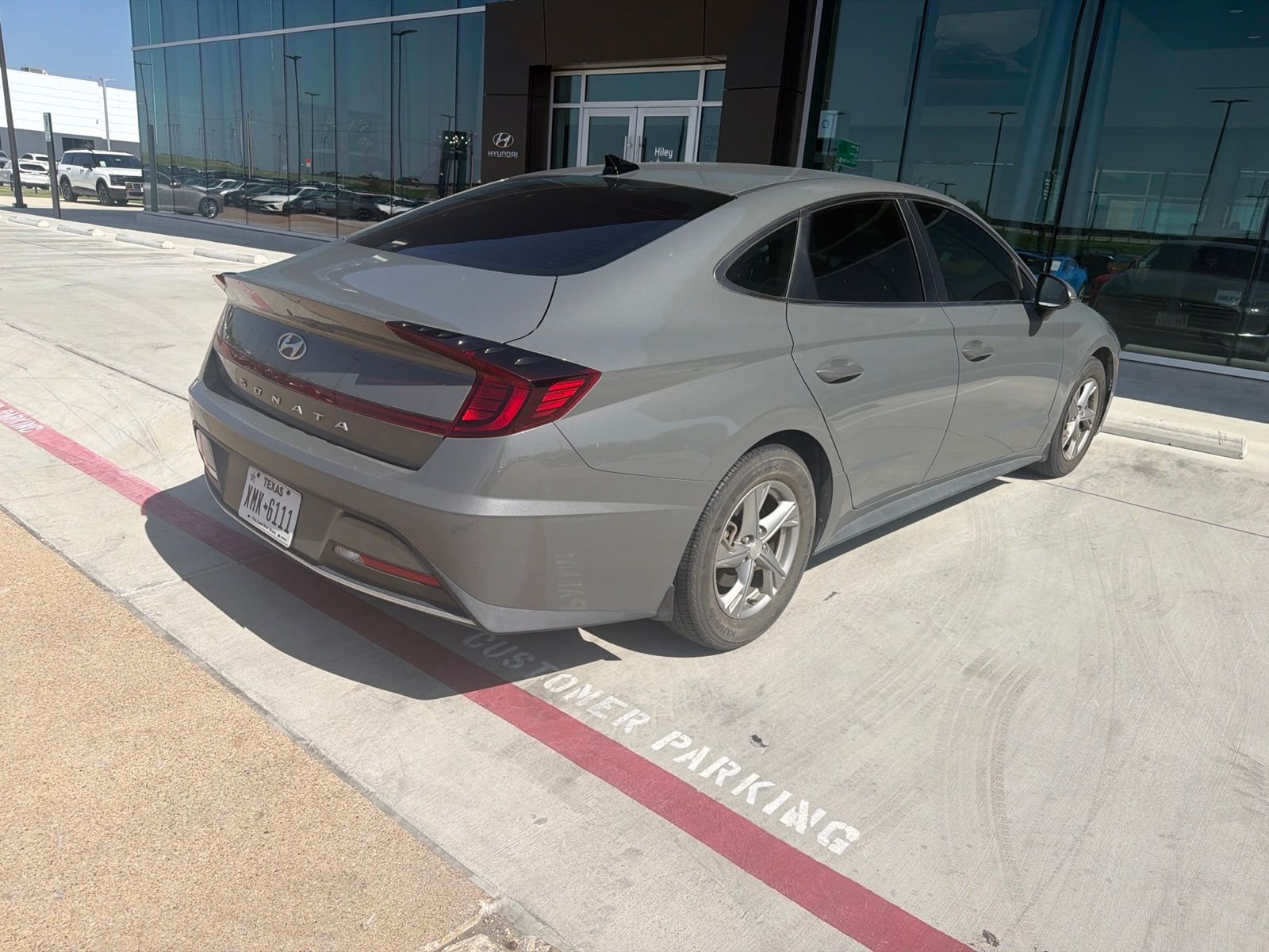 Certified Used 2023 Hampton Gray Hyundai SE image 4
