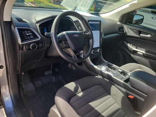 Used 2024 Gray Ford SE image 17