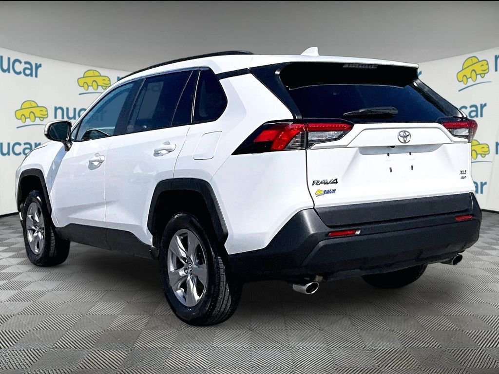 Used 2025 White Toyota XLE image 4