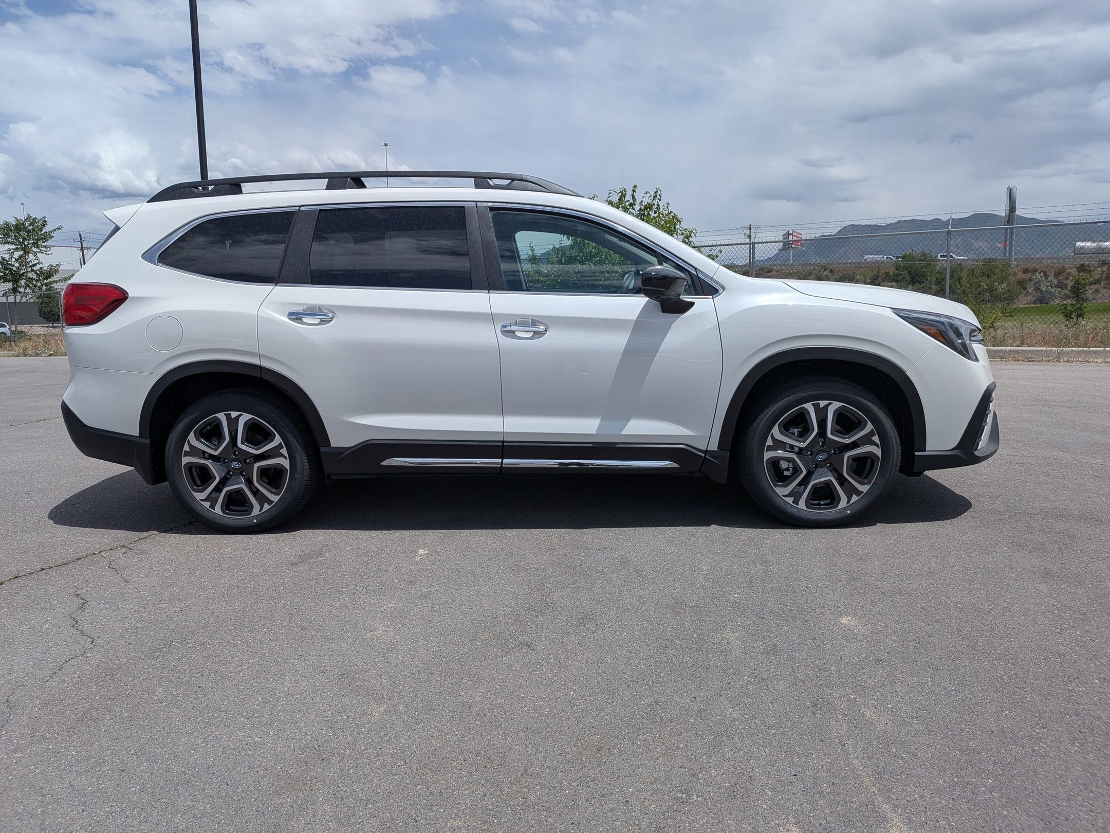 New 2026 CRYSTAL WHITE PEARL Subaru Touring 7-Passenger image 2