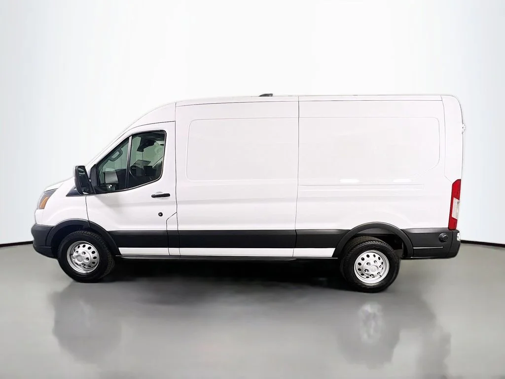 New 2026 Oxford White Ford Base image 6