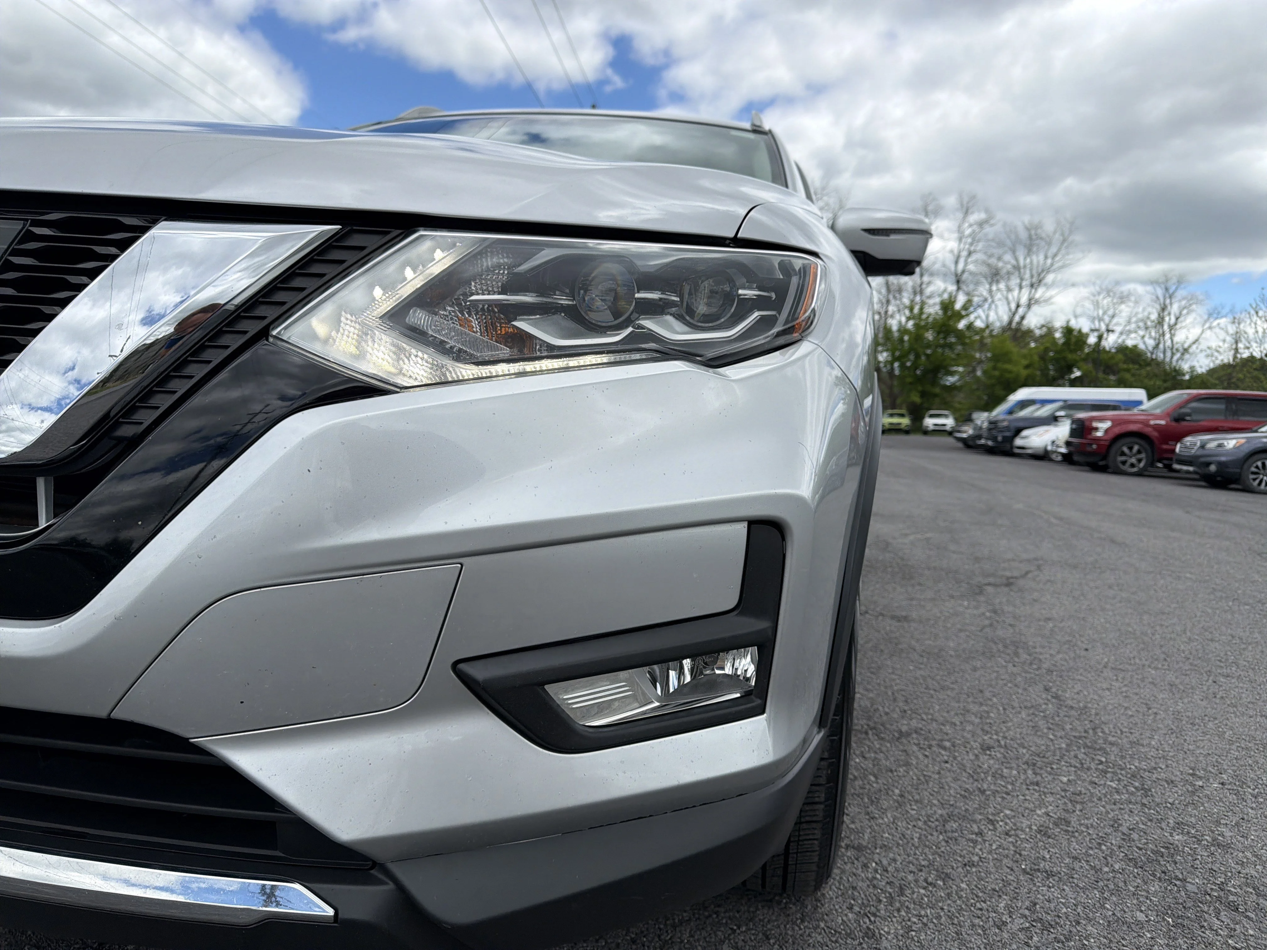 Used 2017 Brilliant Silver Nissan SL image 12