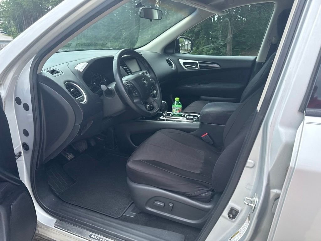 Used 2013 Silver Nissan SV image 13